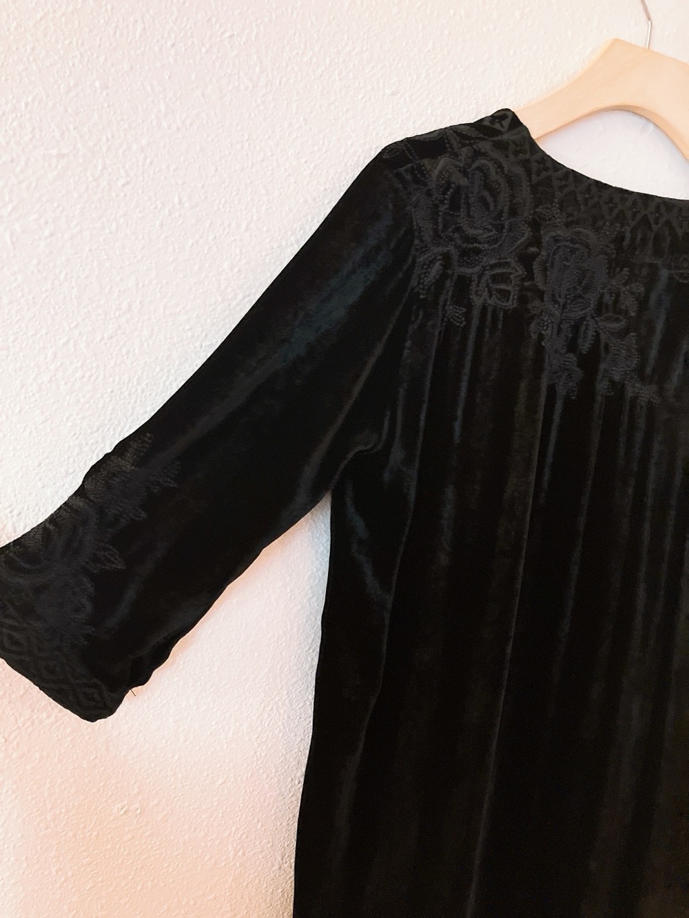Johnny Was Black Velvet Floral Embroidered Bell Sleeve Kimono Duster Cardigan - Picture 3 of 15